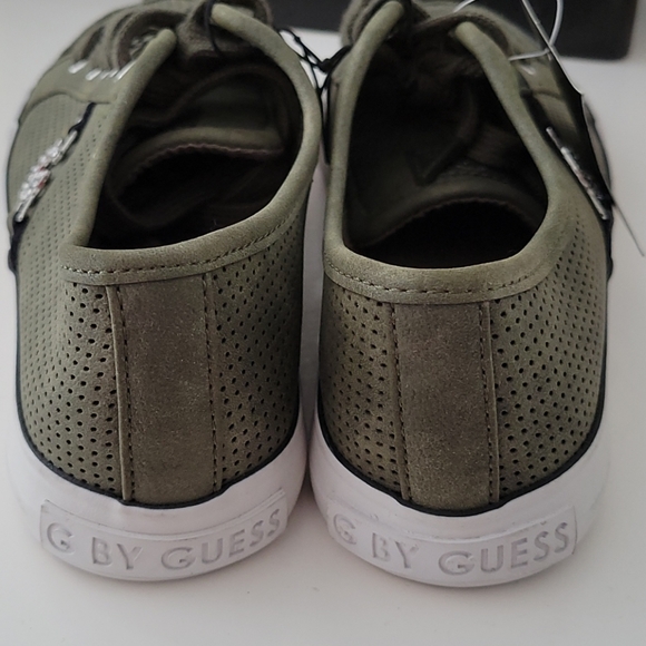 🔥Womans Guess sneakers - Picture 2 of 4